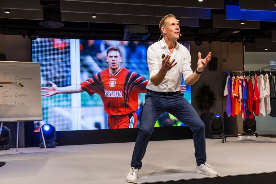 Erik Meijer - Ehemaliger Fußballprofi der niederländischen Nationalmannschaft mit seiner Keynote zum Thema "You never work alone, Torie schießt du nie alleine."